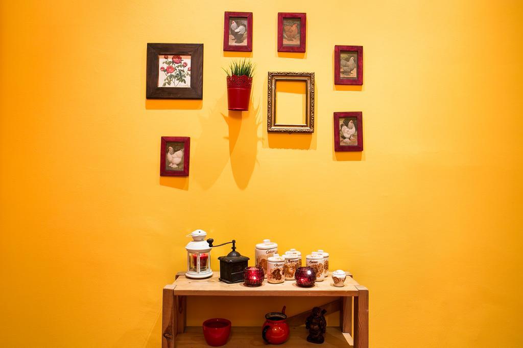 Live Like Locals: Market Square X Jewish District Kraków Rum bild